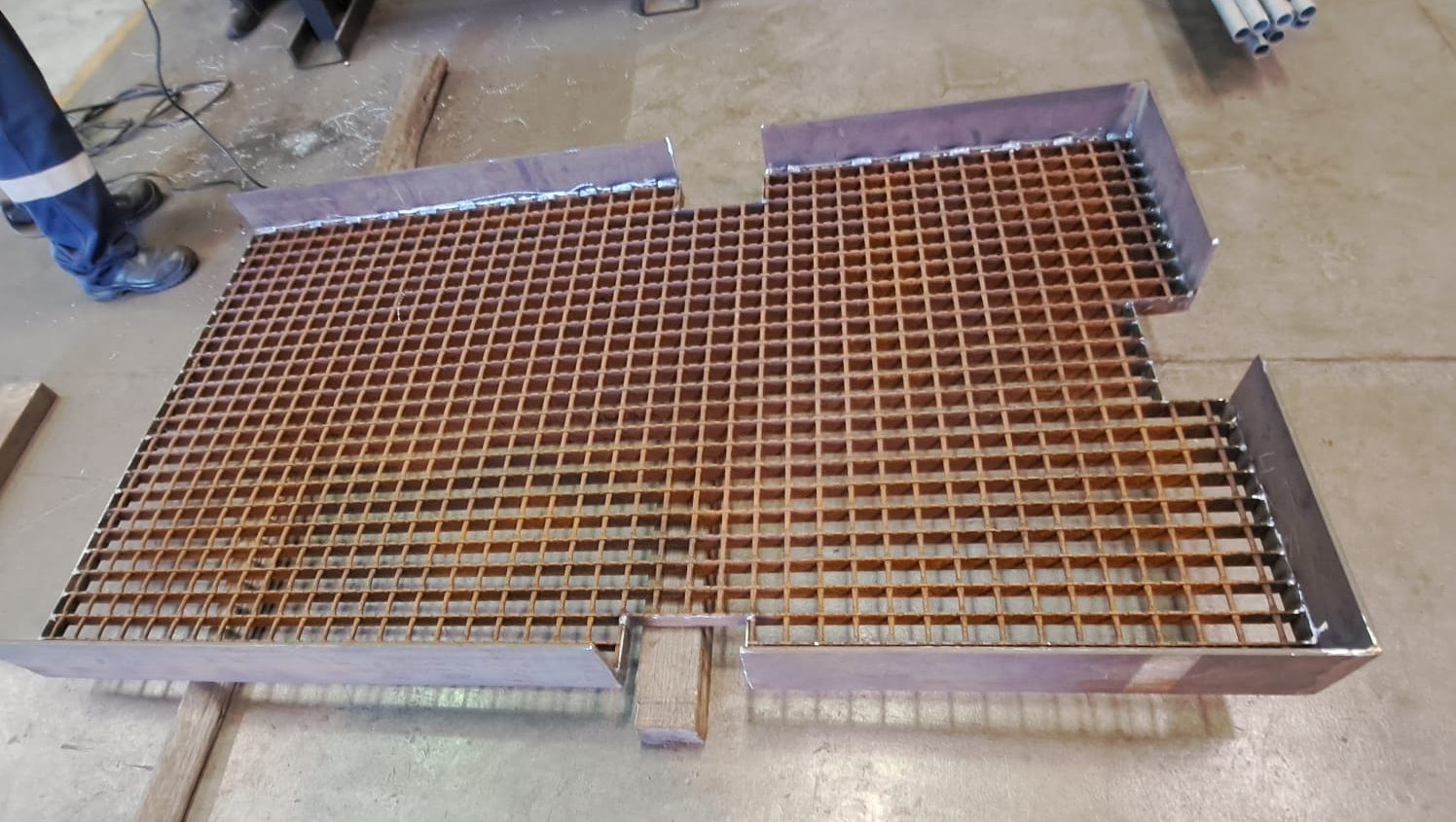 Fabrication of gratings for the access staircase